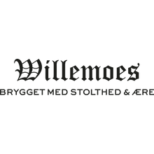 Willemoes logo i sort med payoff. Brygget med stolthed og ære. En del af A/S Bryggeriet Vestfyen. Kan købes hos BrewerBox.dk