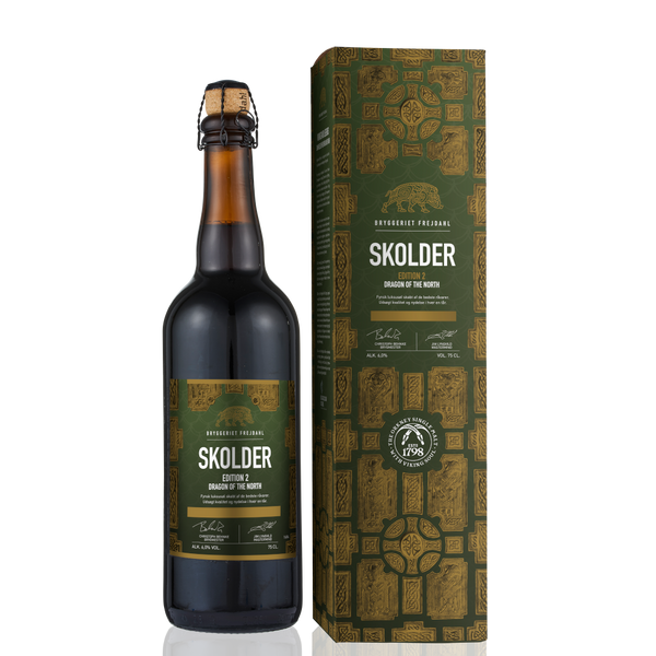 Skolder 2nd Edition fra Bryggeriet Frejdahl inkl. pæn gaveæske. ﻿Skolder 2nd Edition er en skotsk inspireret, kraftfuld Ale fadlagret i 12 mdr. på Highland Park Dragon Legend Single Malt Whisky.